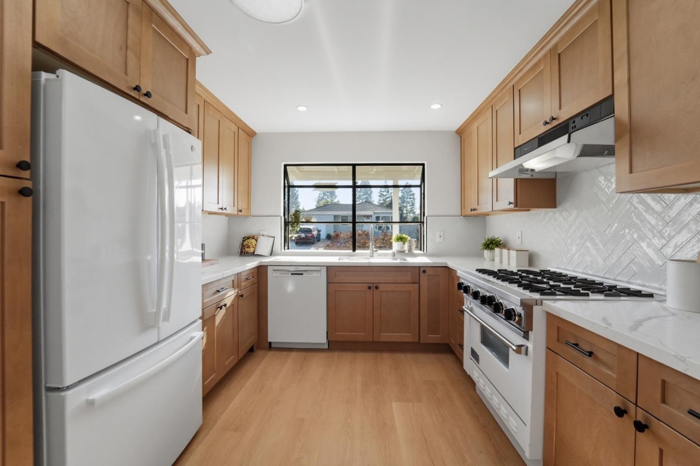 41392 Beatrice Street