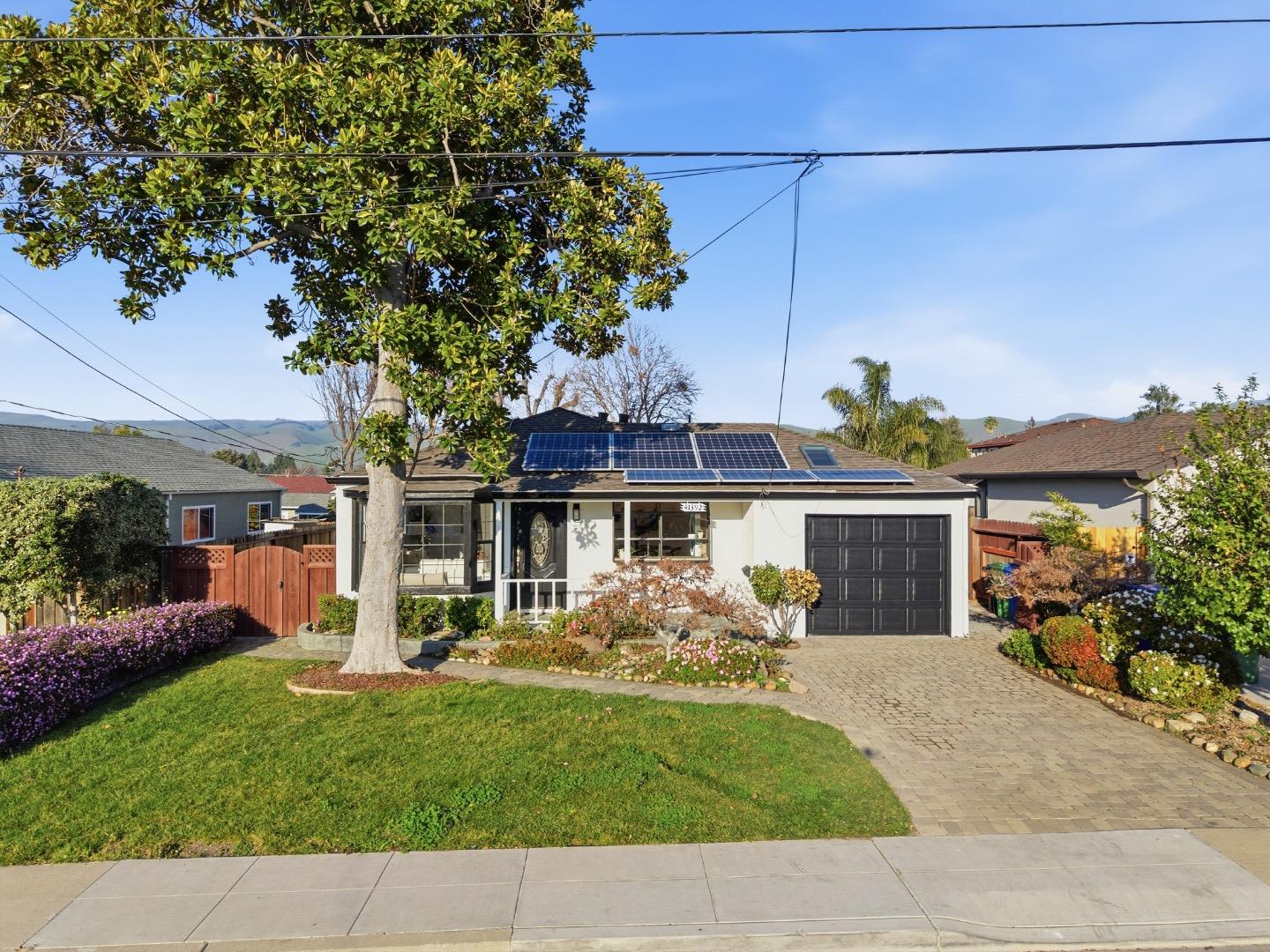 41392 Beatrice Street