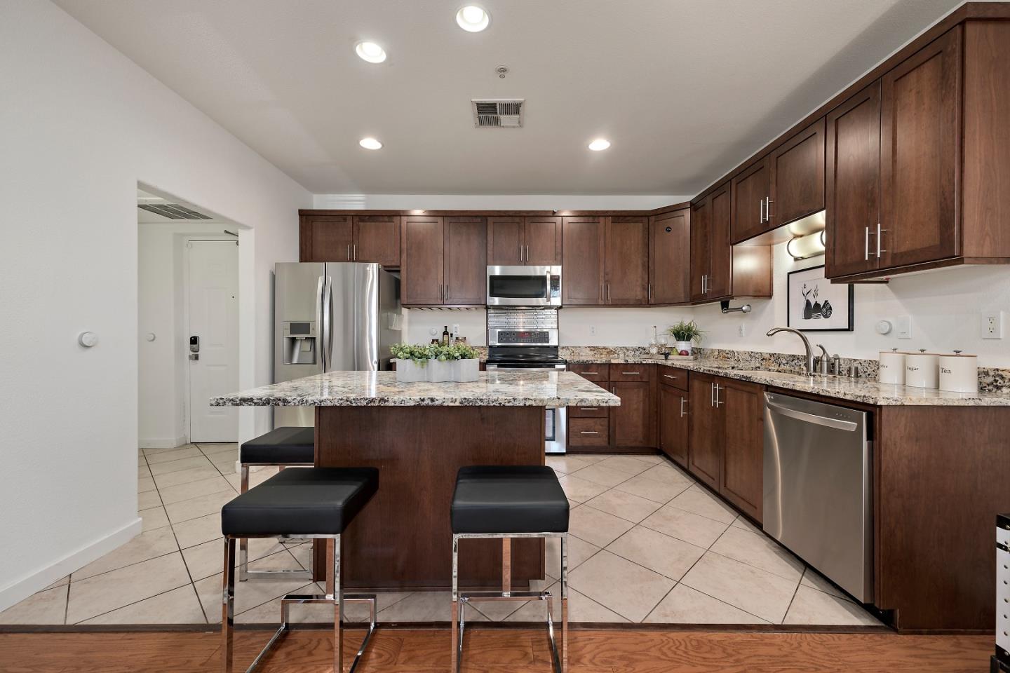 88 N Jackson AVE 105