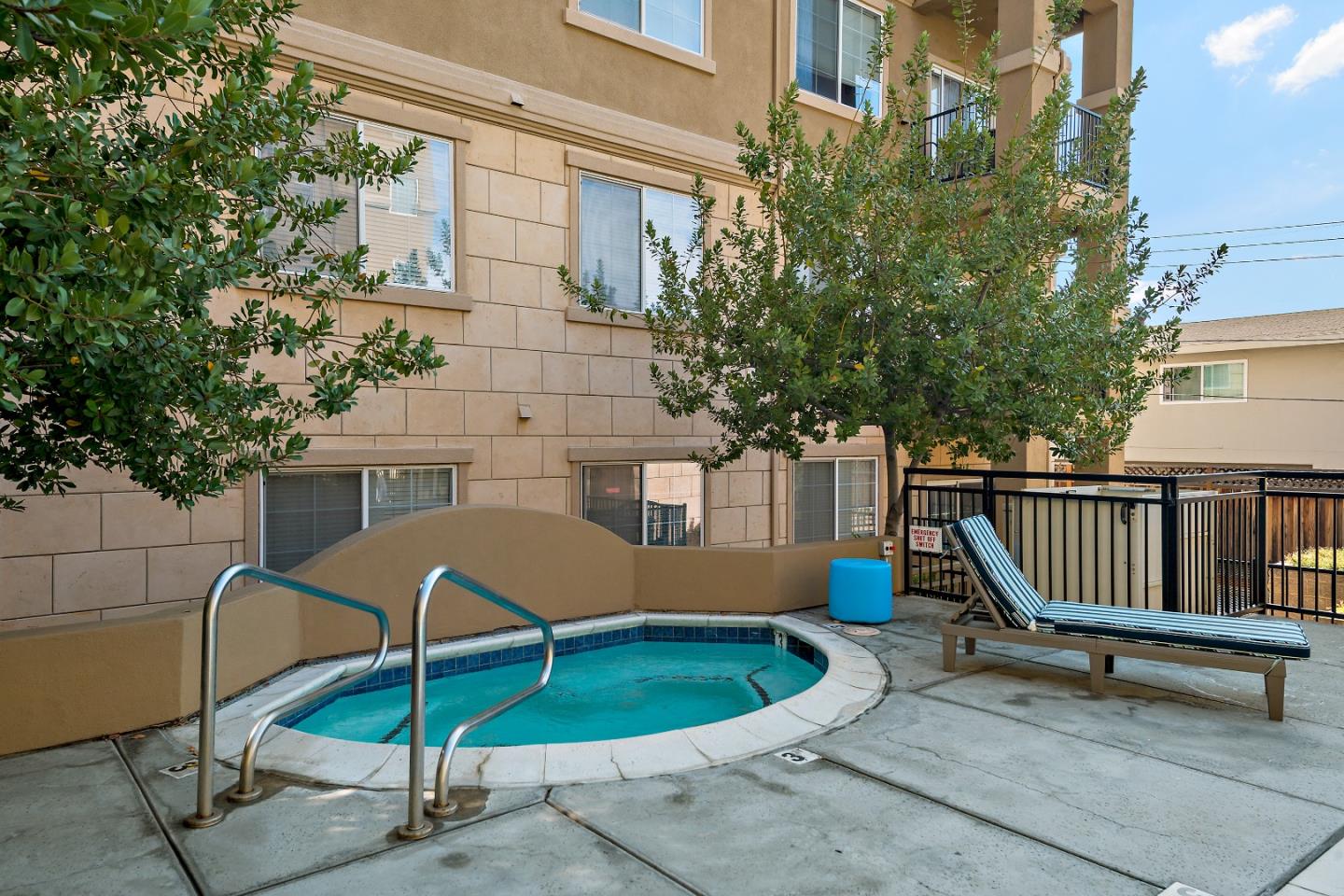 88 N Jackson AVE 105