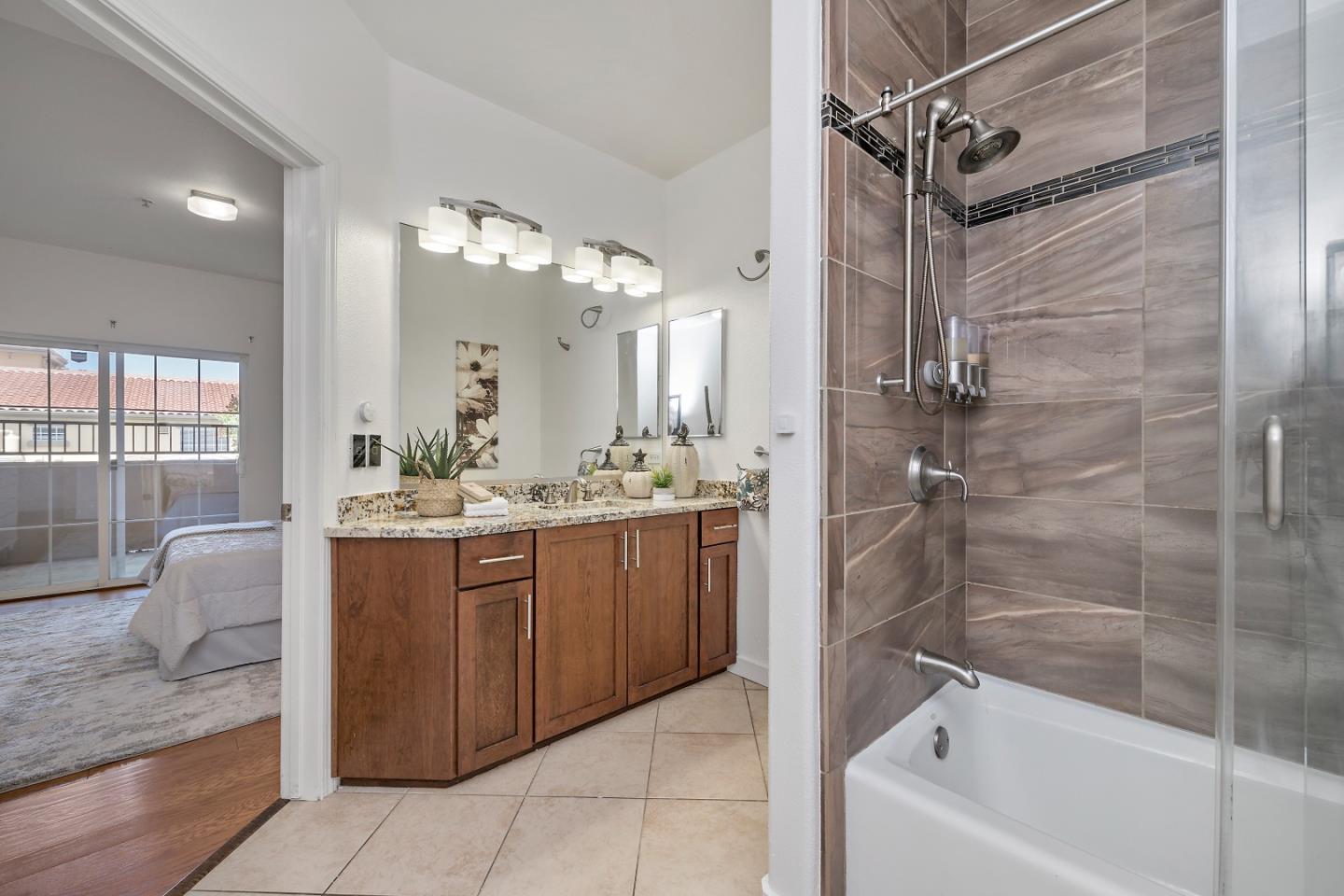 88 N Jackson AVE 105