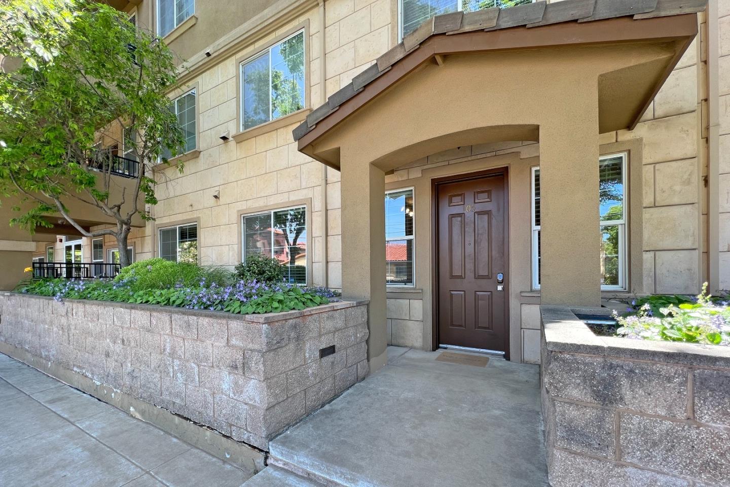 88 N Jackson AVE 105