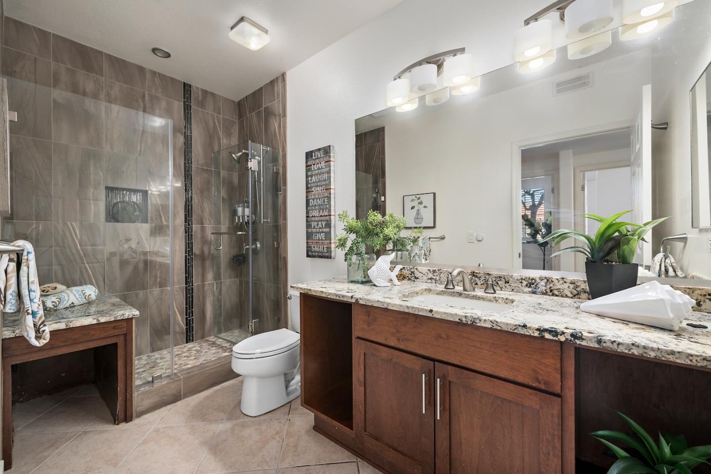 88 N Jackson AVE 105