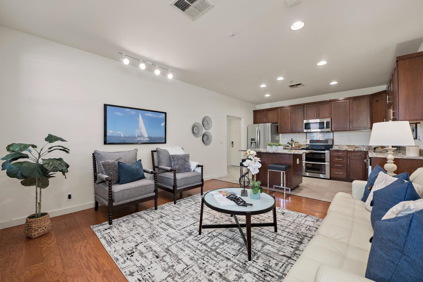 88 N Jackson AVE 105