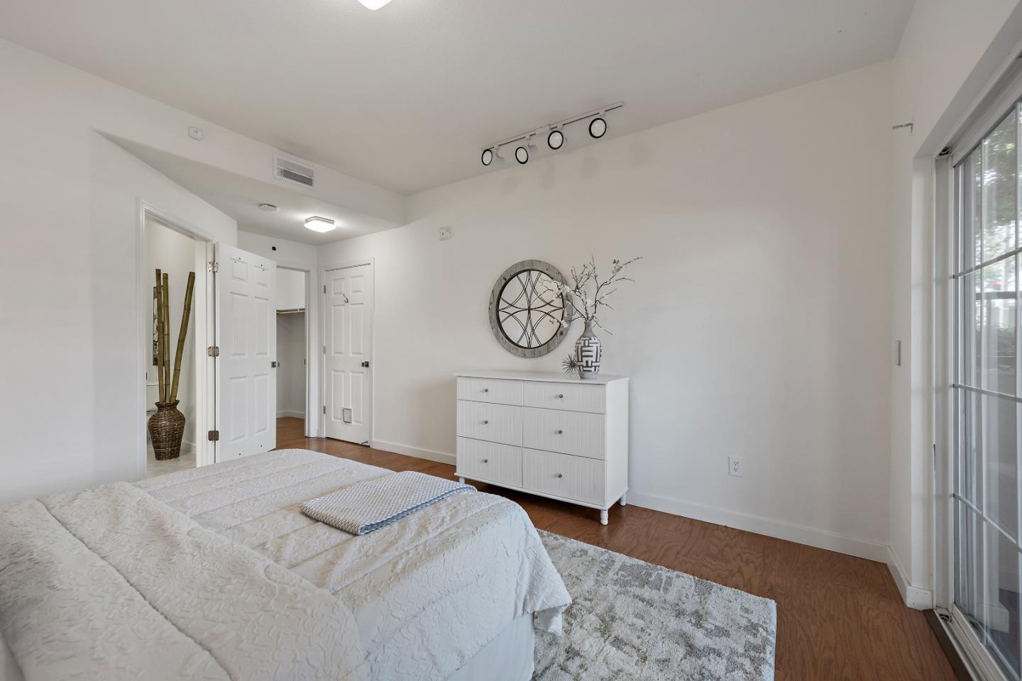 88 N Jackson AVE 105