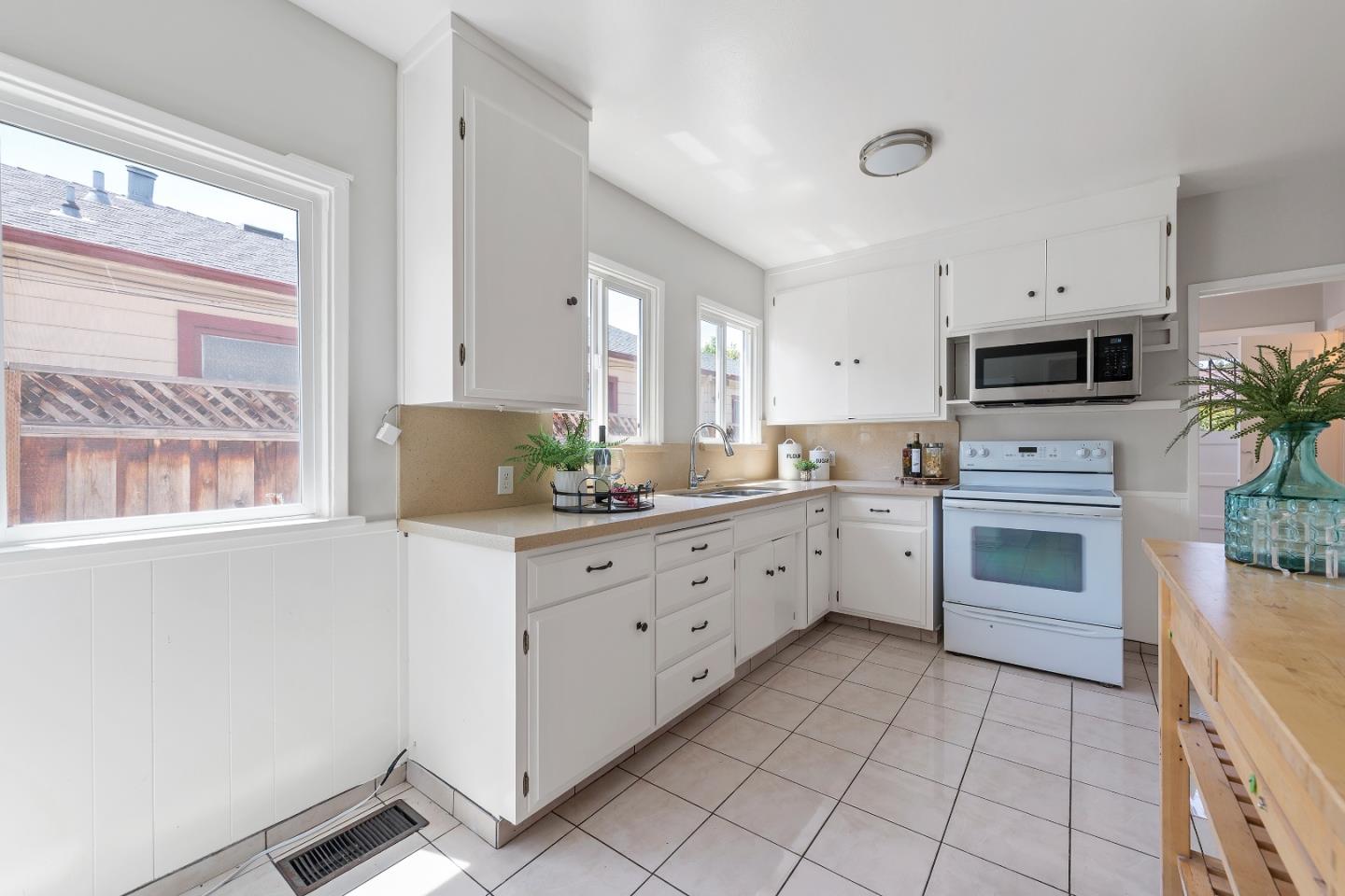 1633 E San Fernando ST