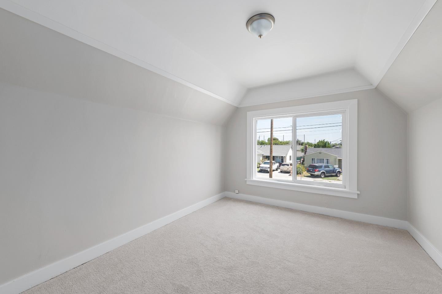 1633 E San Fernando ST