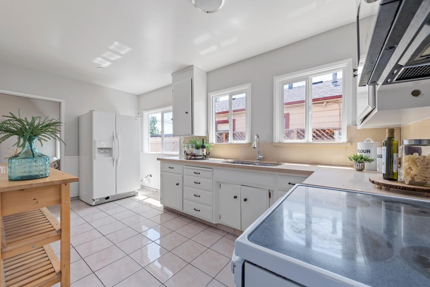 1633 E San Fernando ST