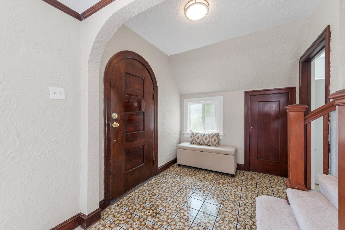 1633 E San Fernando ST