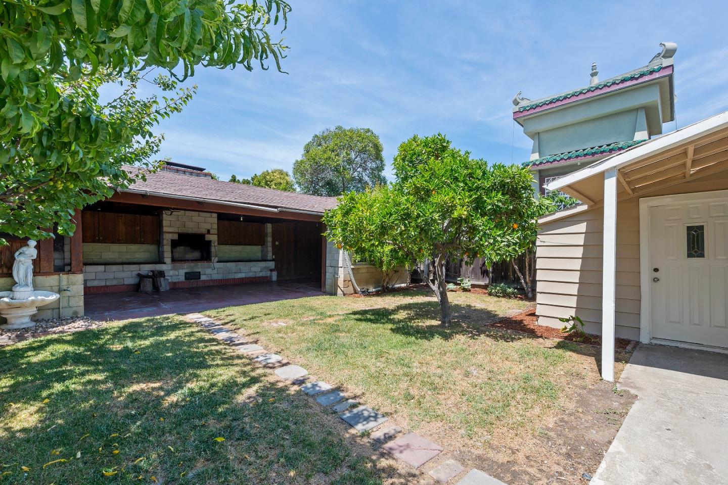 1633 E San Fernando ST