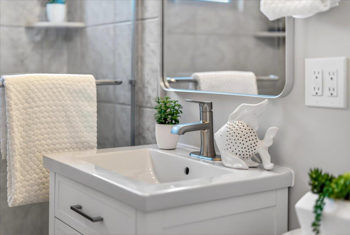 856 Linda Vista Street