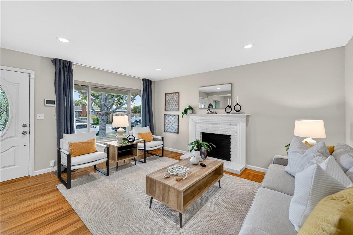 856 Linda Vista Street