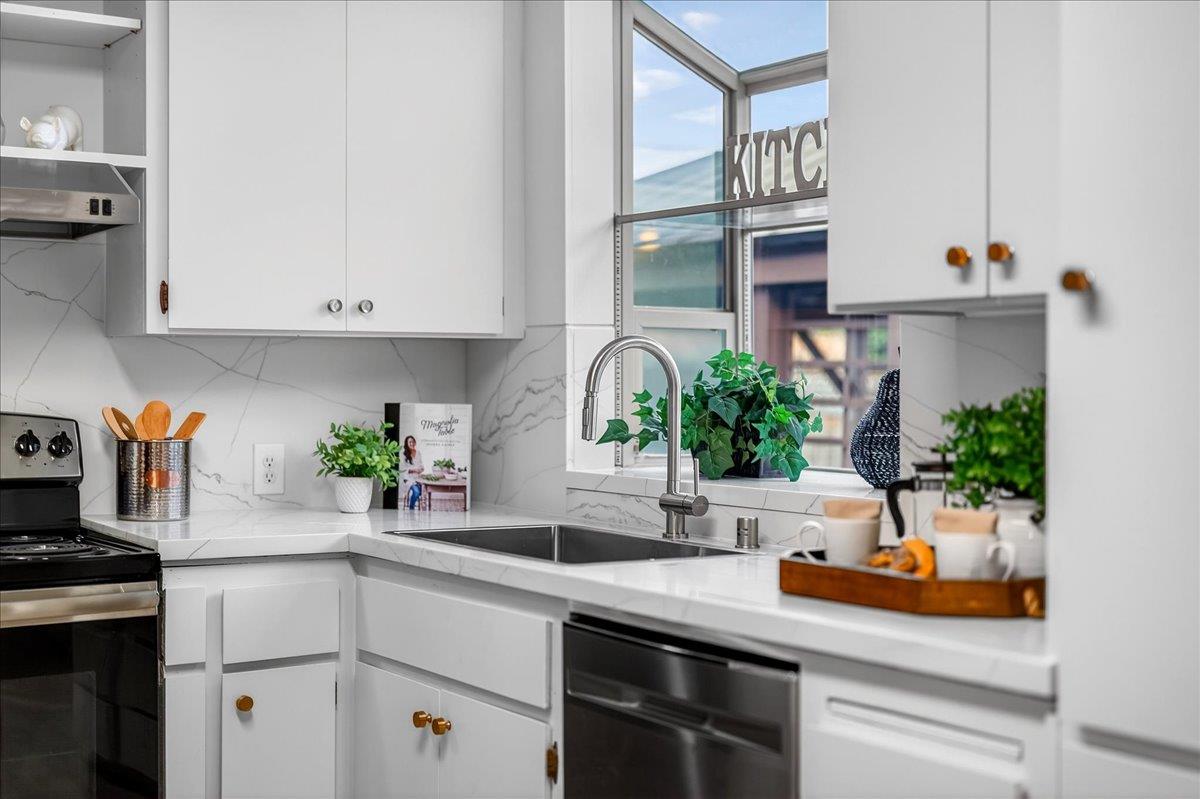 856 Linda Vista Street