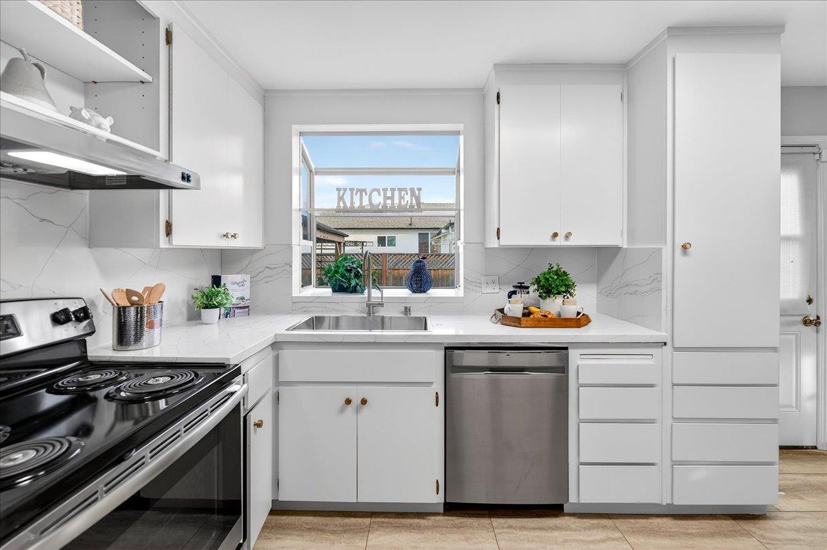 856 Linda Vista Street