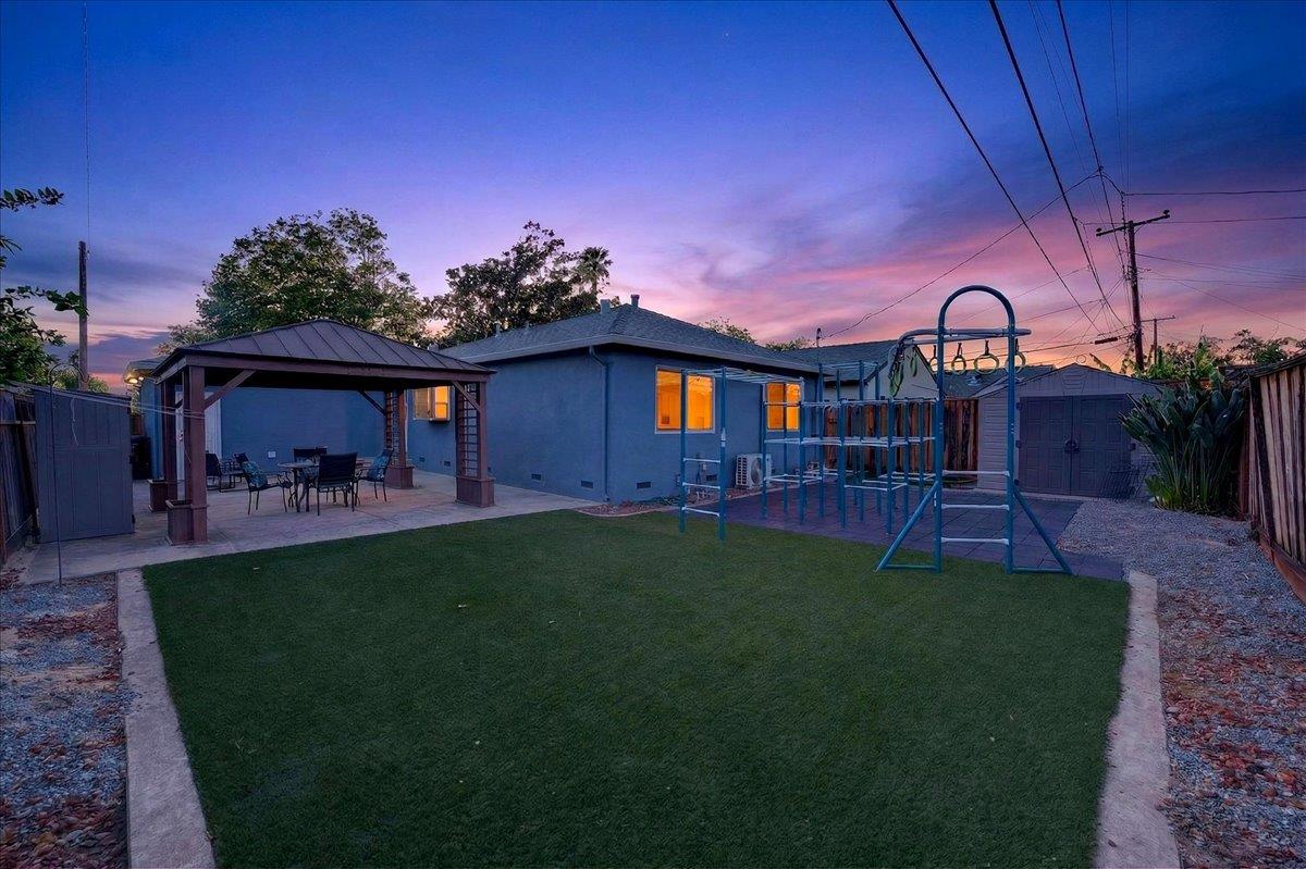 856 Linda Vista Street