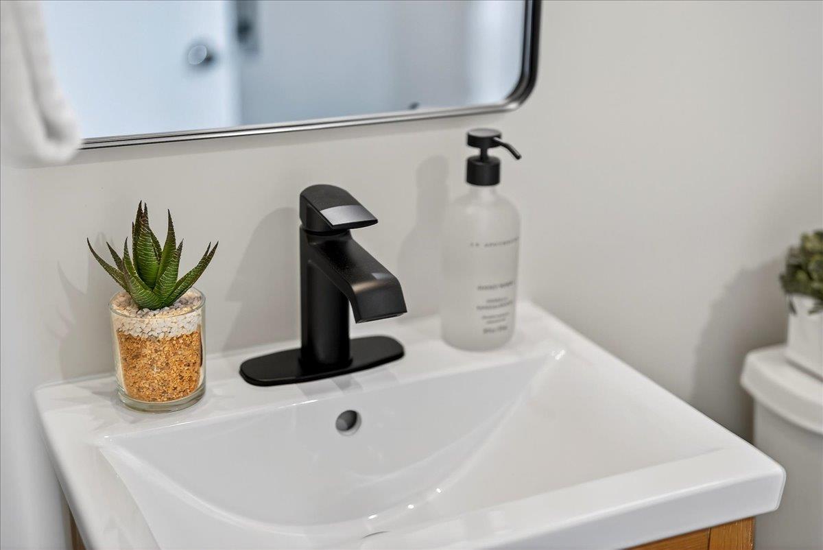 856 Linda Vista Street