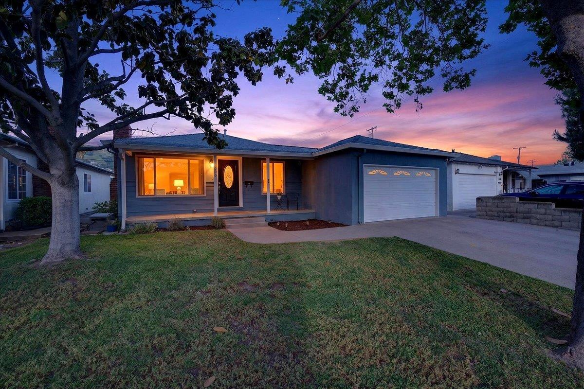 856 Linda Vista Street