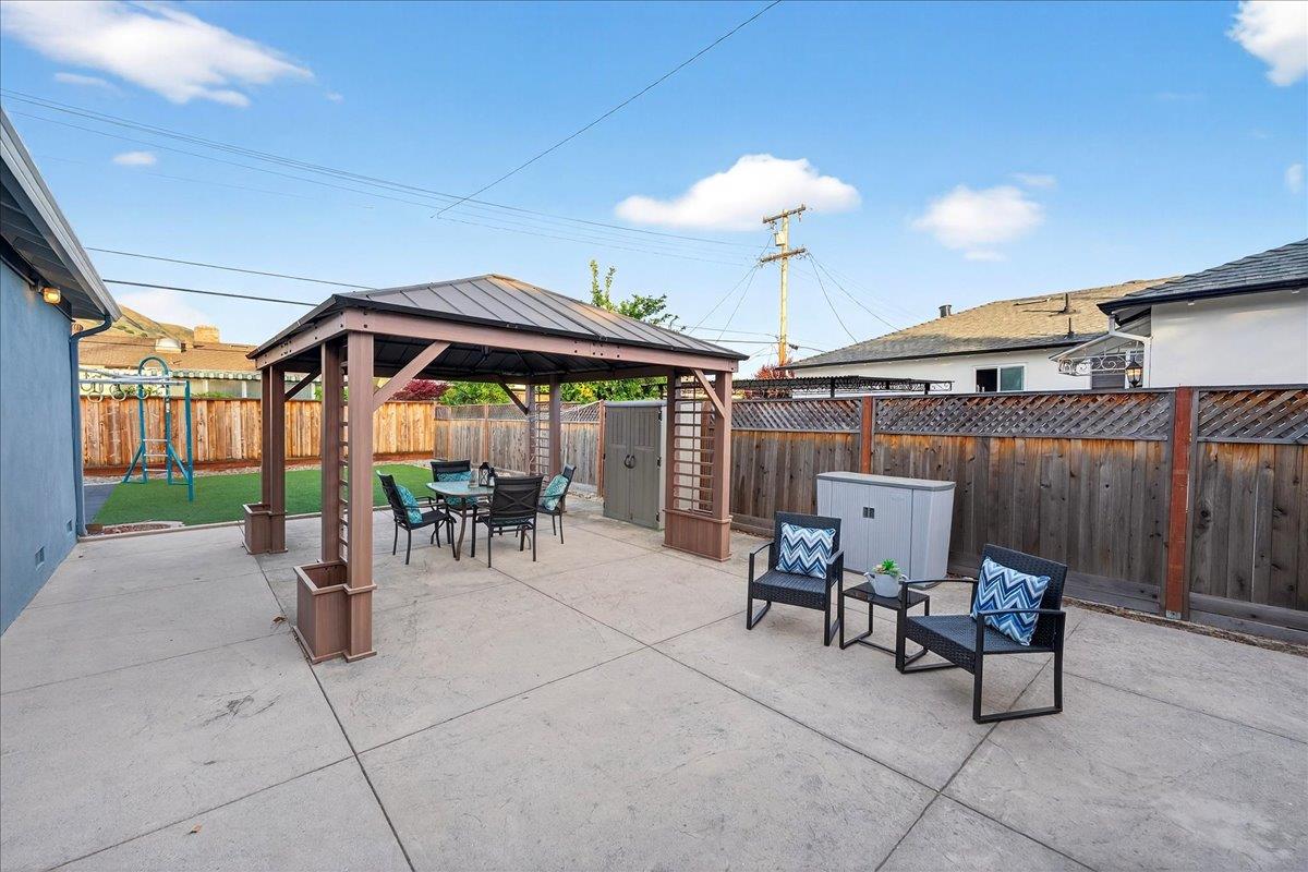 856 Linda Vista Street