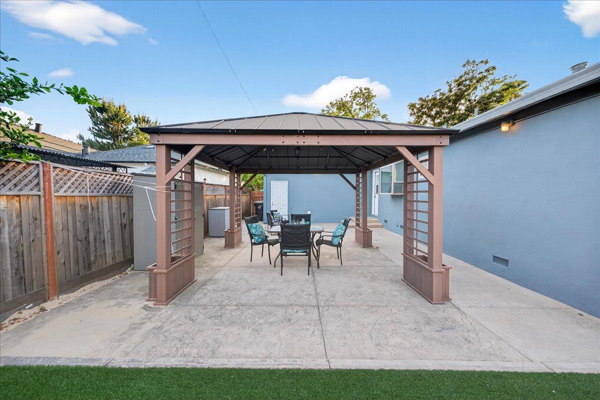 856 Linda Vista Street