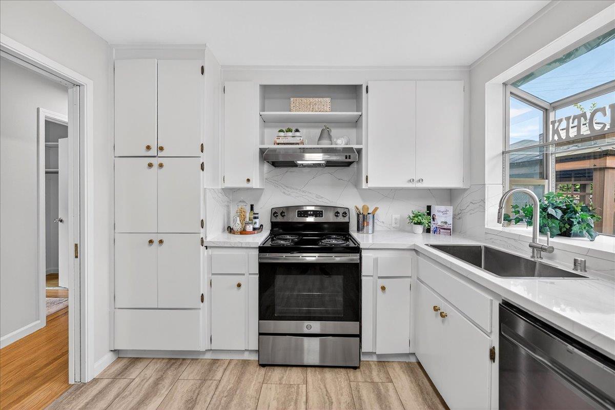 856 Linda Vista Street