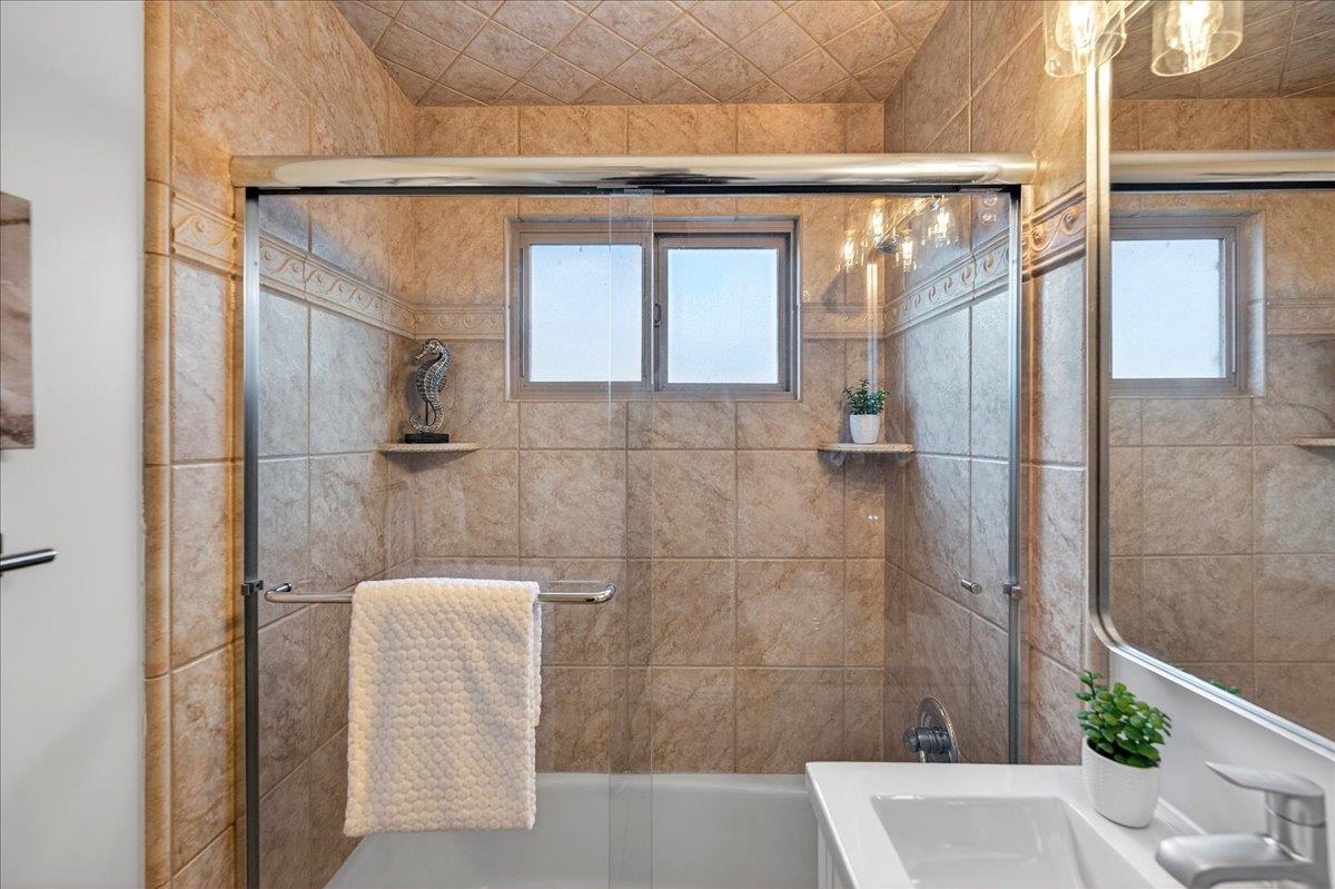 856 Linda Vista Street