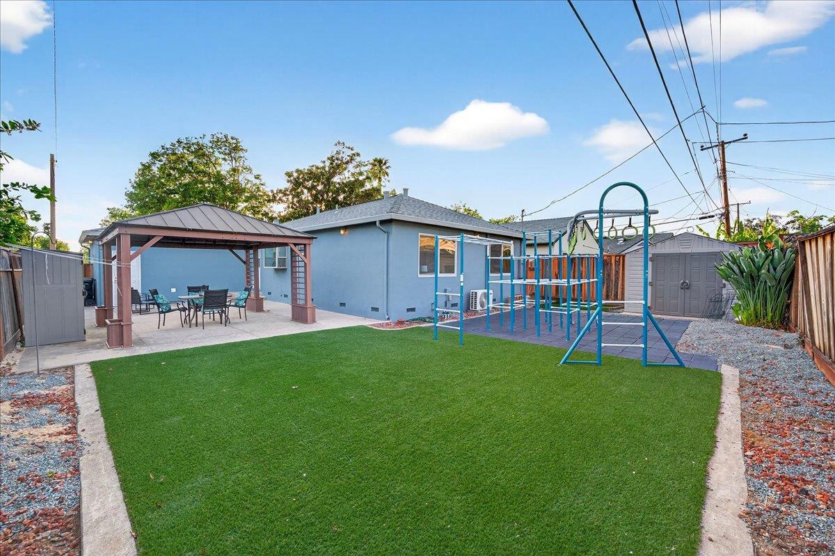 856 Linda Vista Street