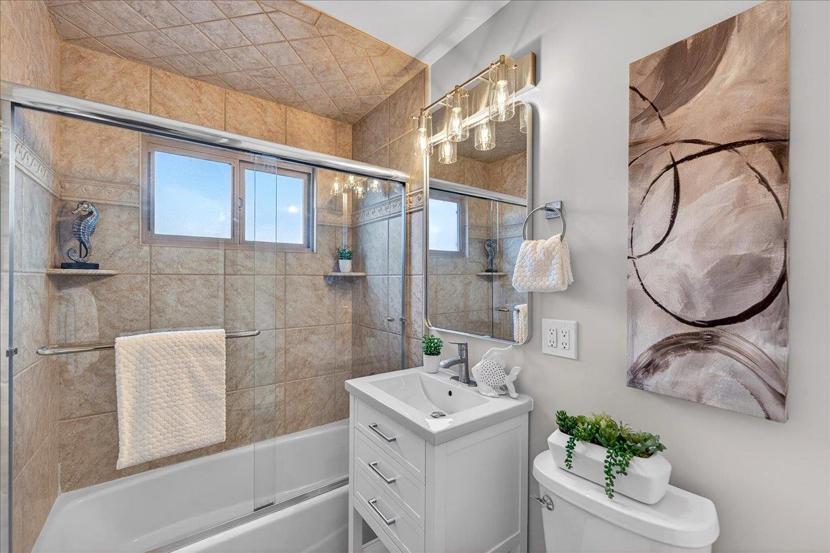 856 Linda Vista Street