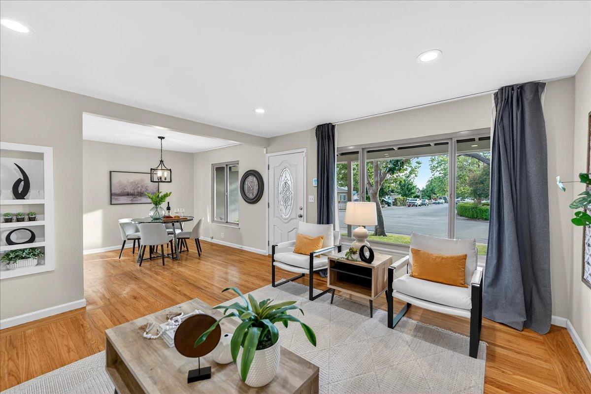 856 Linda Vista Street