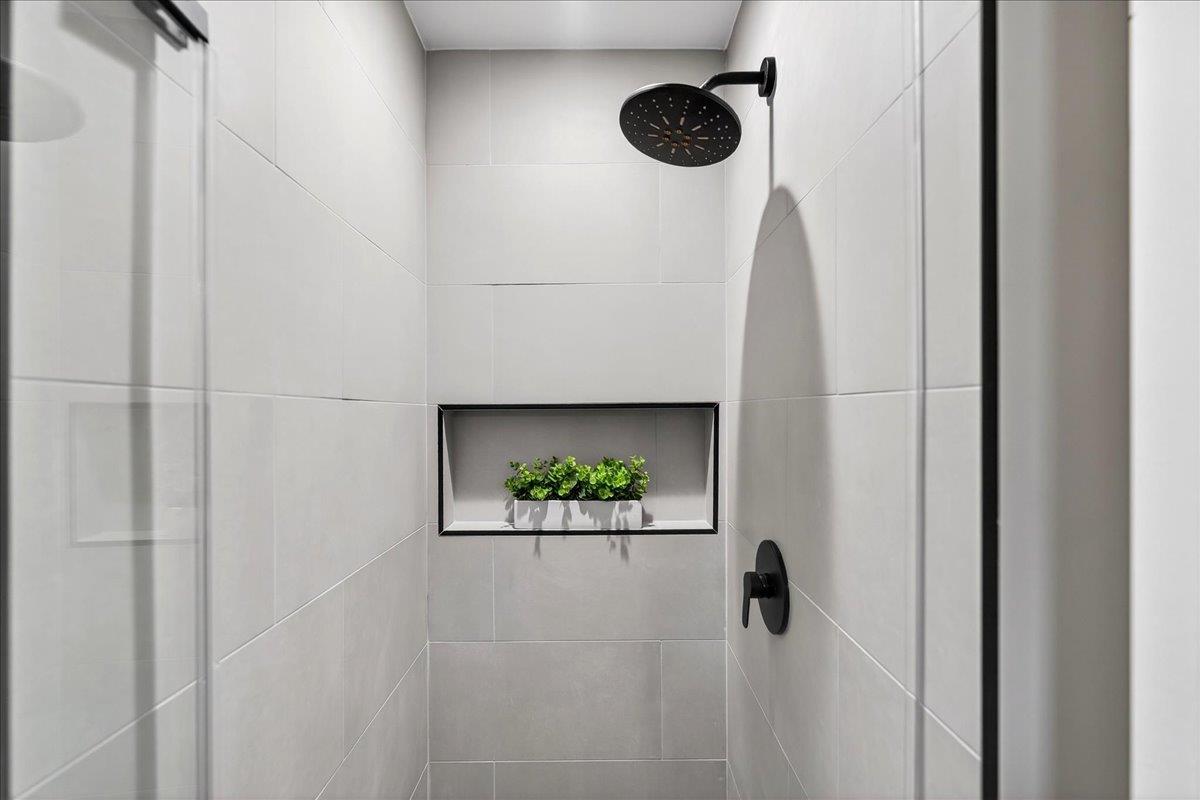 856 Linda Vista Street