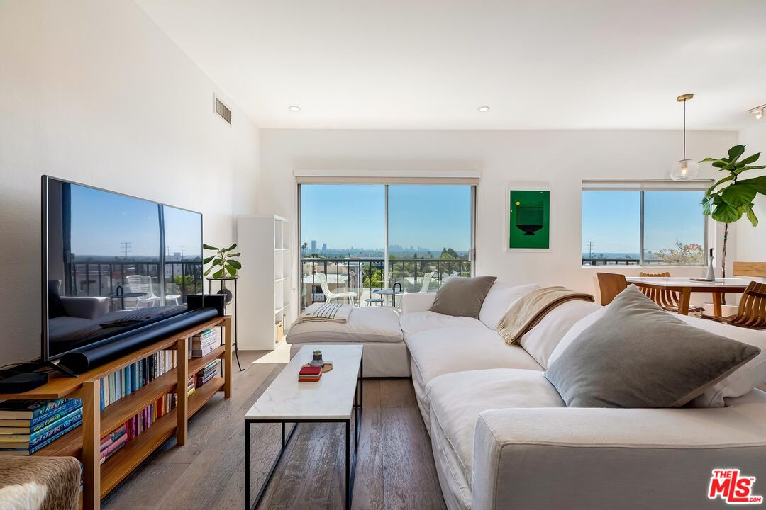 1115 S Elm Dr Unit: PH12