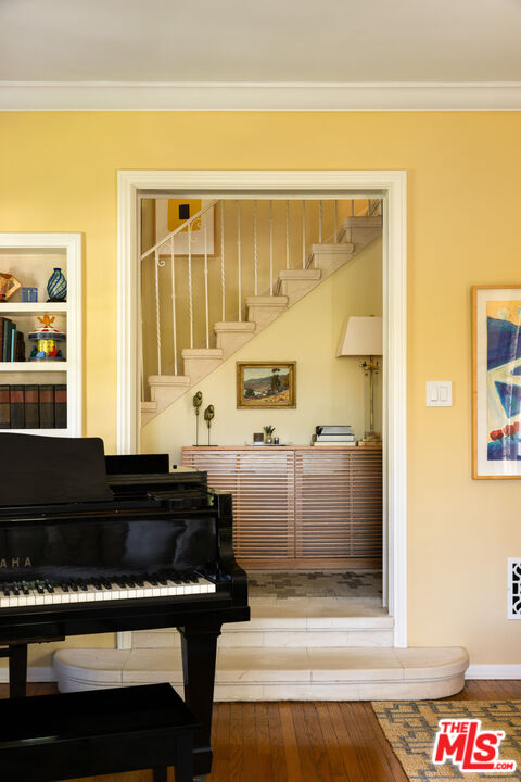 1612 Sunset Plaza Dr