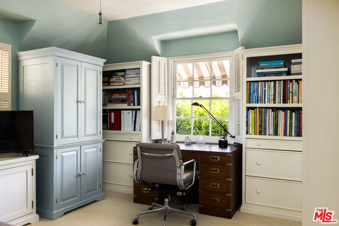 1612 Sunset Plaza Dr