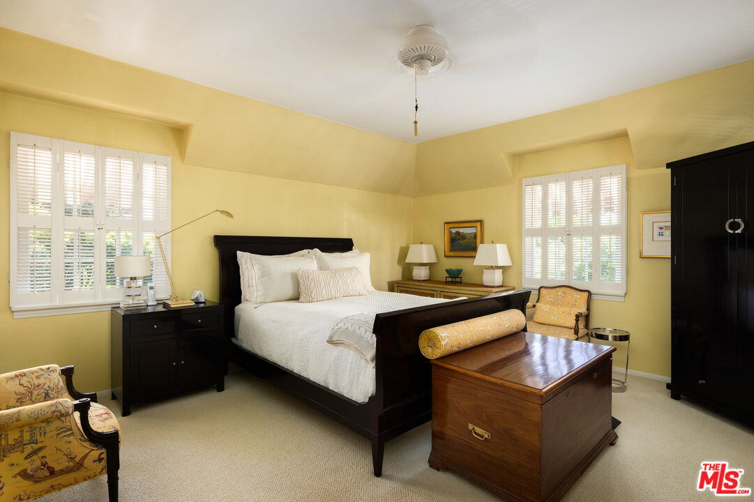 1612 Sunset Plaza Dr