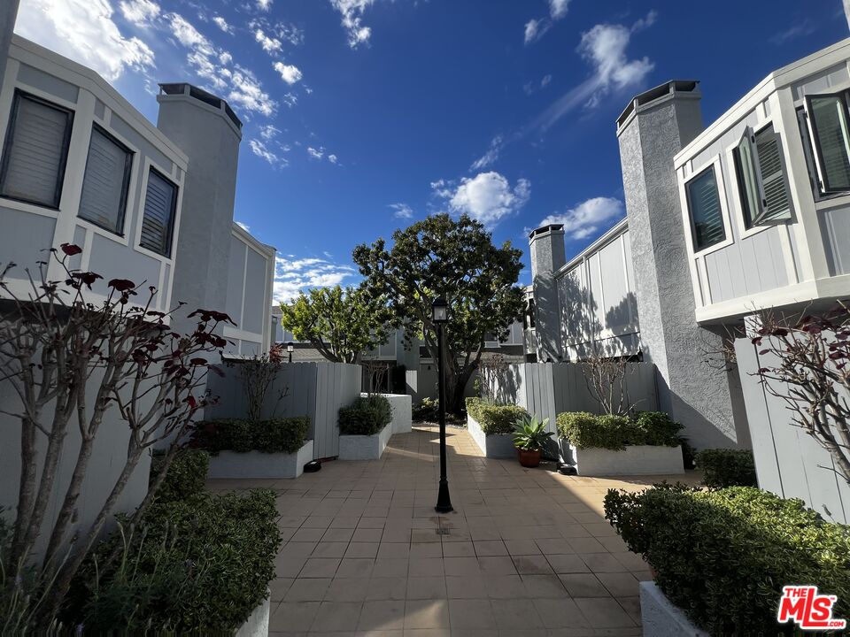 1044 20th St Unit: 11