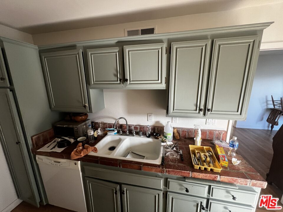 1044 20th St Unit: 11