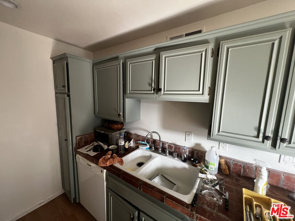 1044 20th St Unit: 11