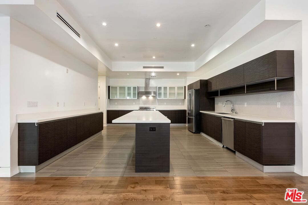 225 S Hamilton Dr Unit: 106