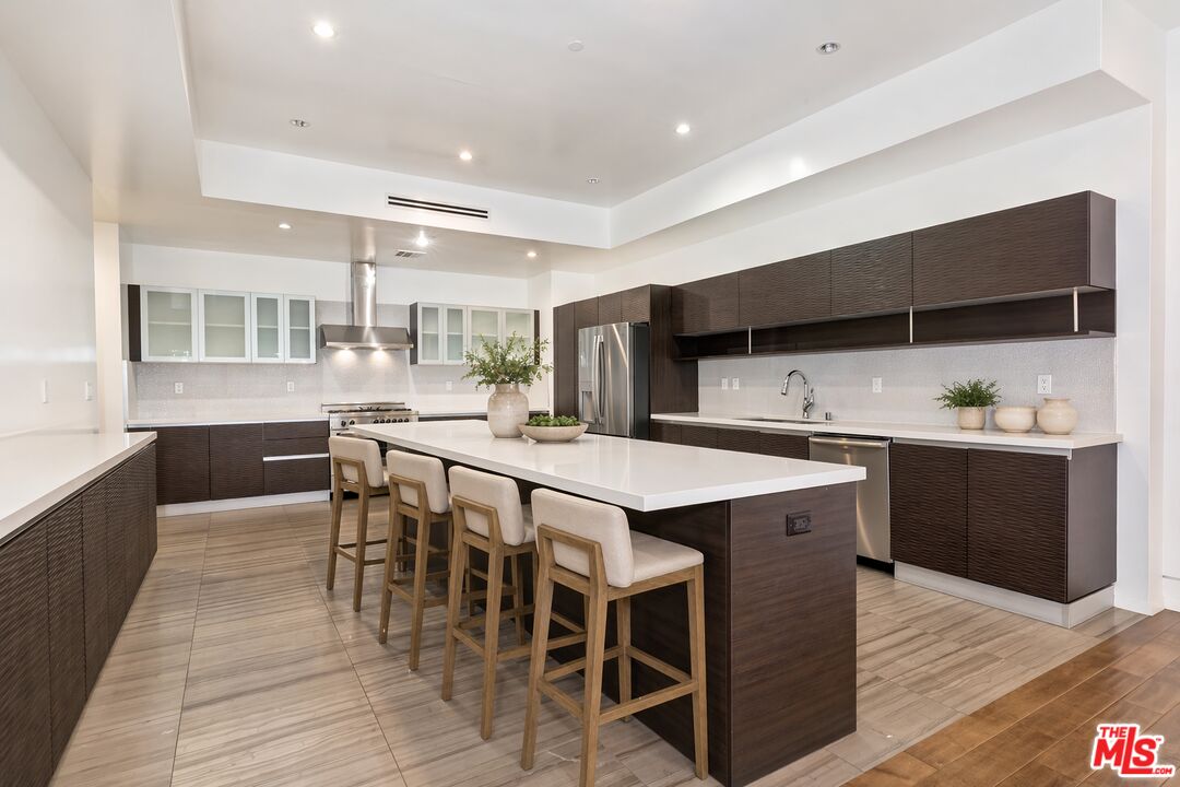 225 S Hamilton Dr Unit: 106