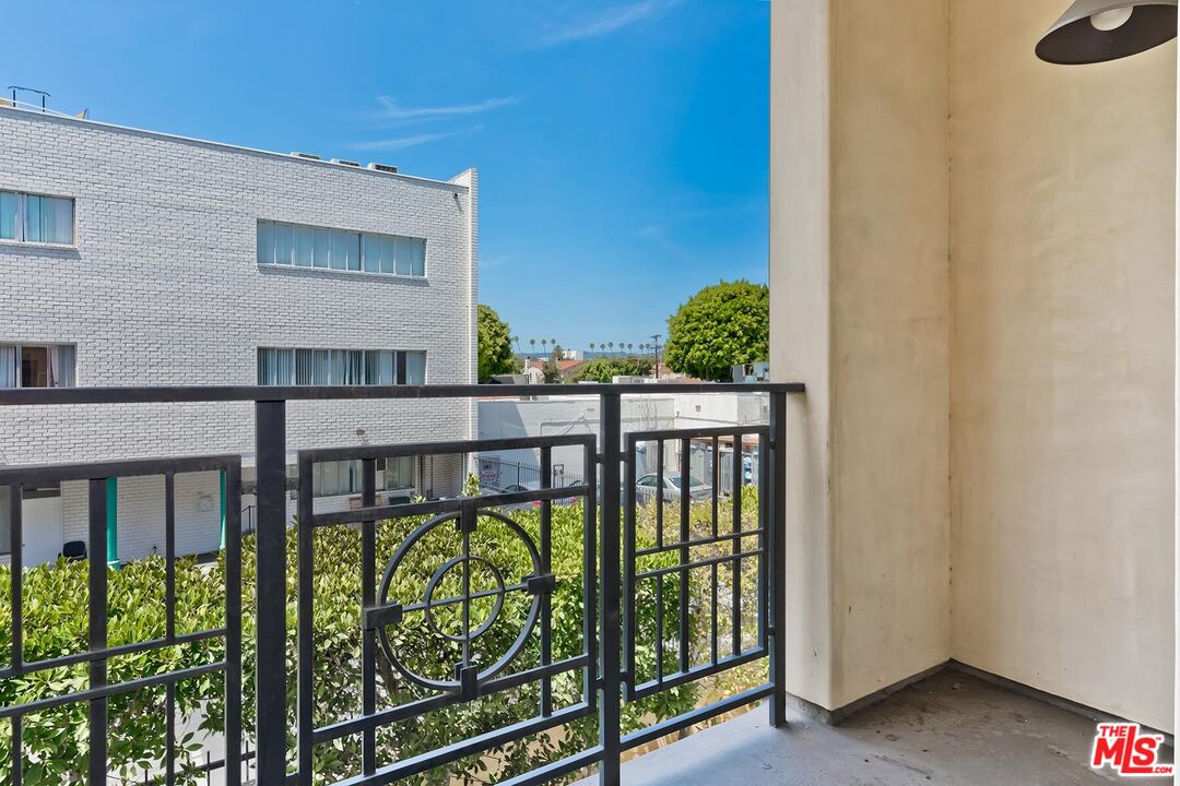 225 S Hamilton Dr Unit: 106