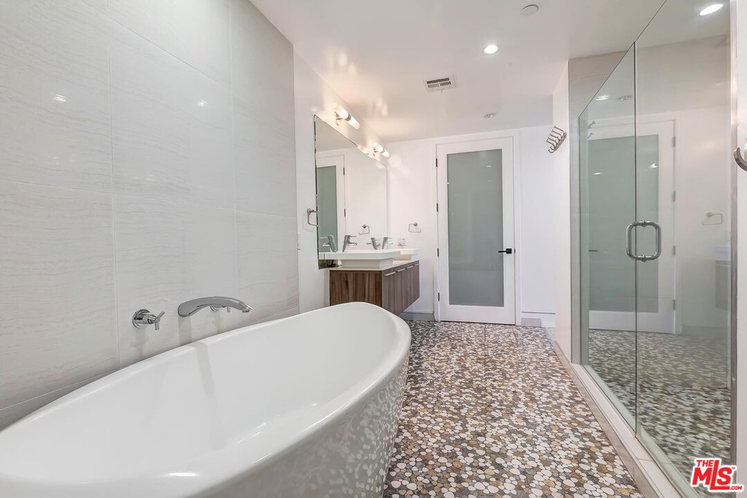 225 S Hamilton Dr Unit: 106