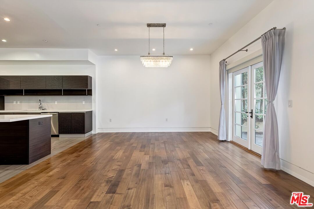 225 S Hamilton Dr Unit: 106