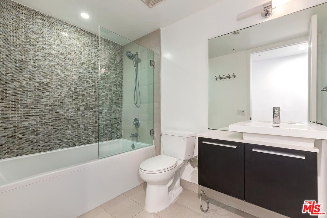 225 S Hamilton Dr Unit: 106