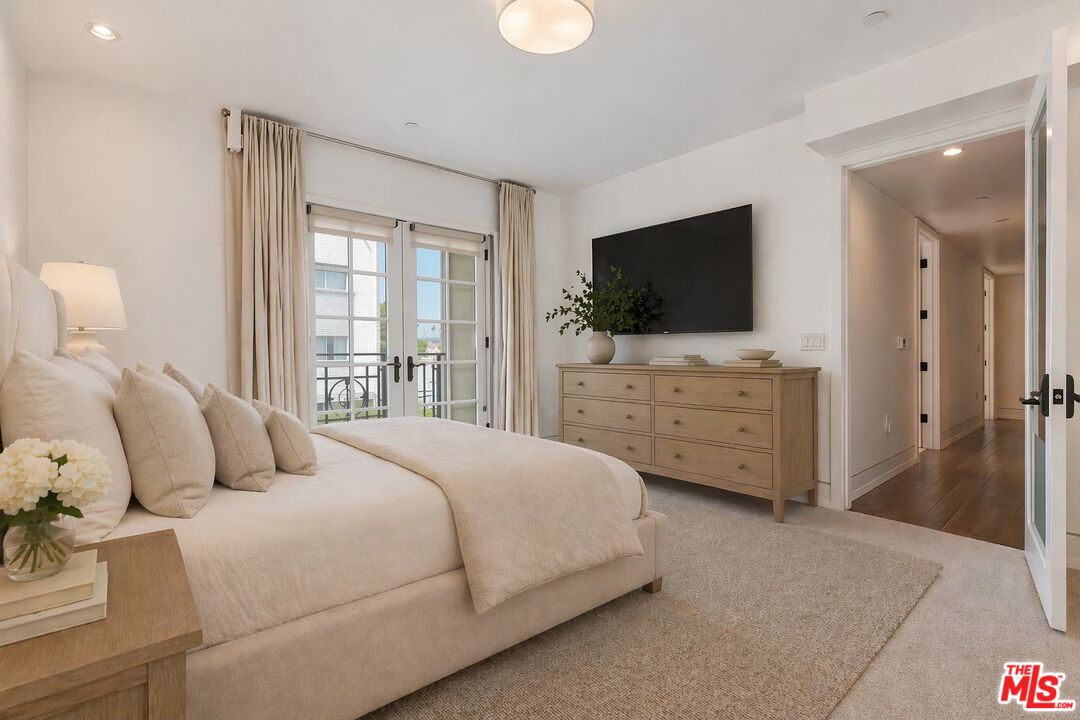 225 S Hamilton Dr Unit: 106