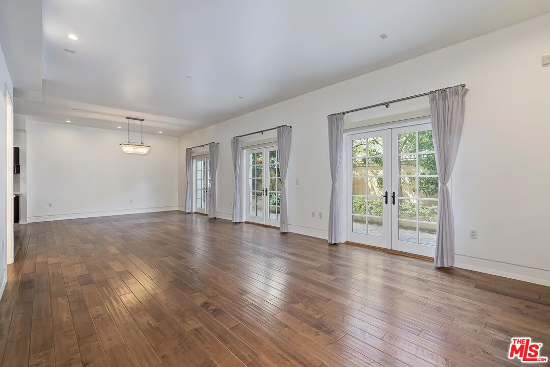 225 S Hamilton Dr Unit: 106