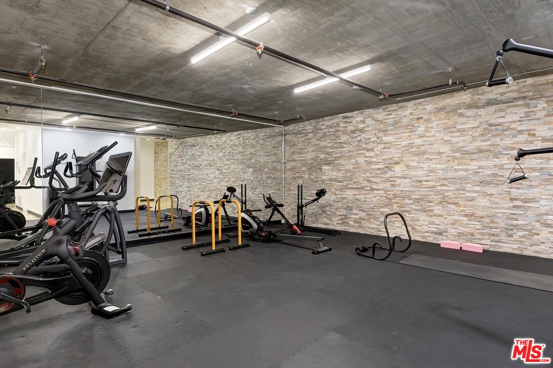 225 S Hamilton Dr Unit: 106