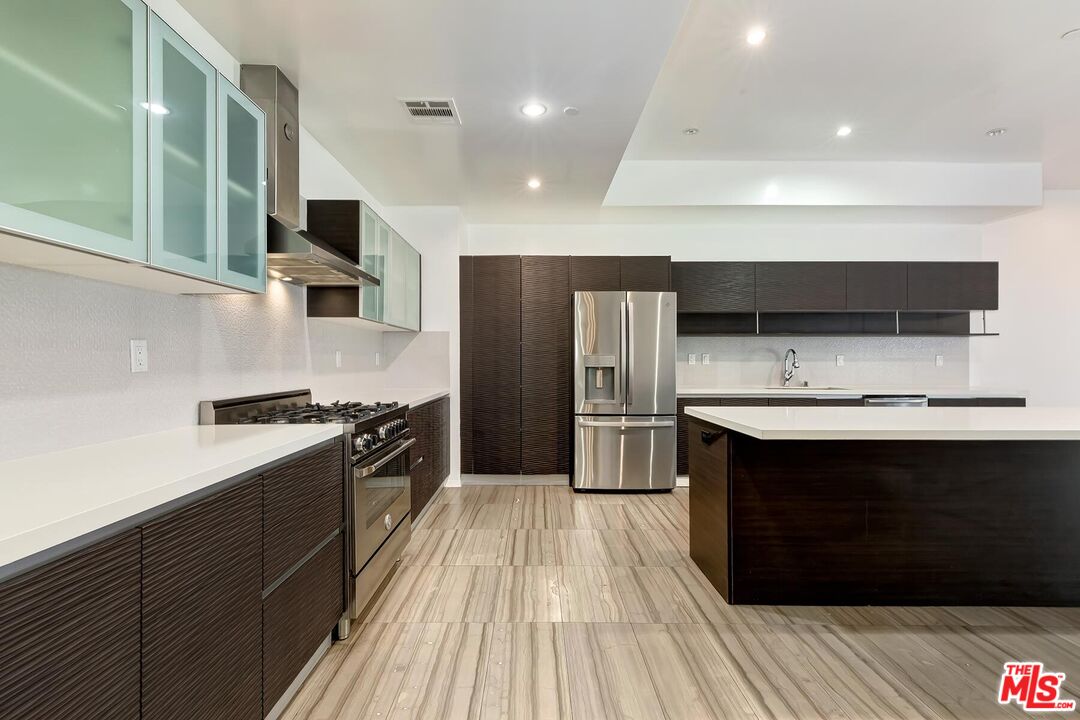 225 S Hamilton Dr Unit: 106