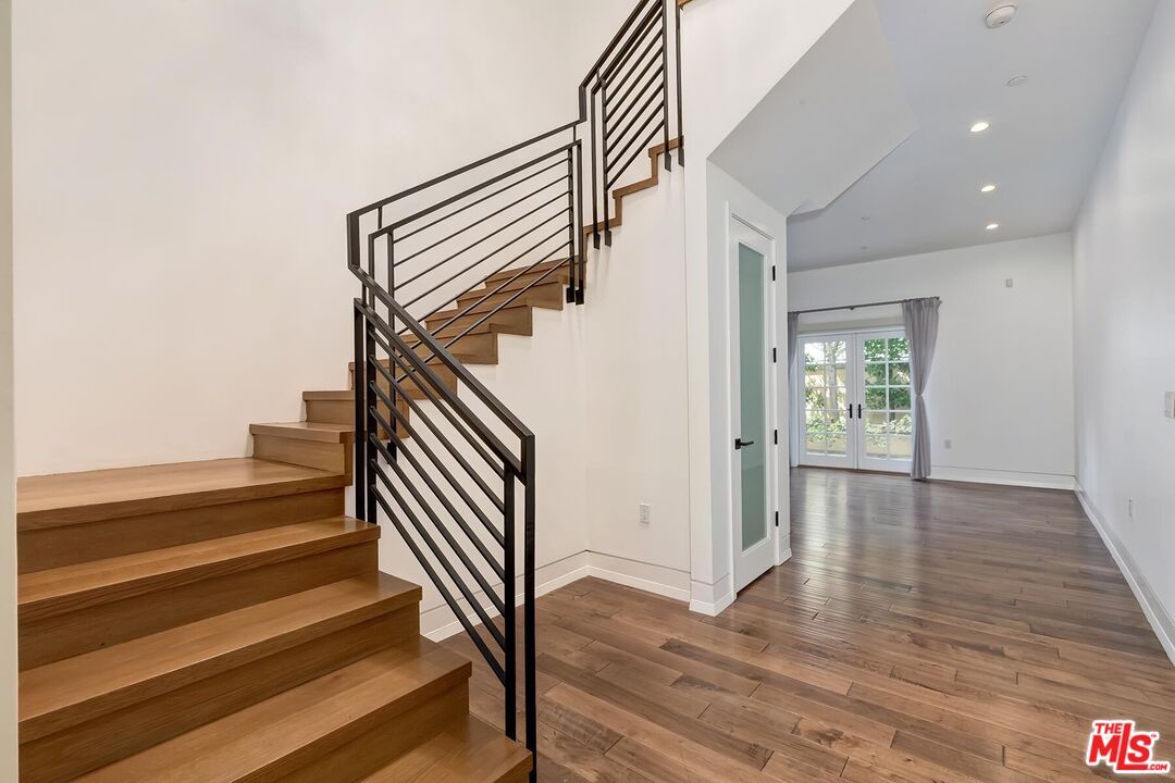 225 S Hamilton Dr Unit: 106