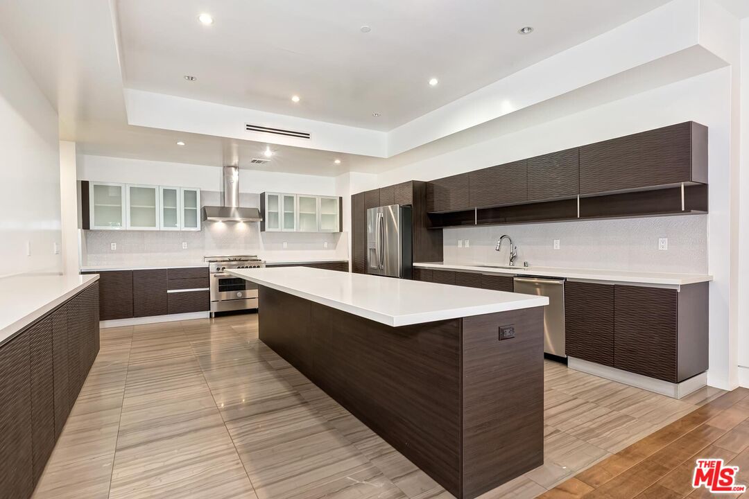 225 S Hamilton Dr Unit: 106