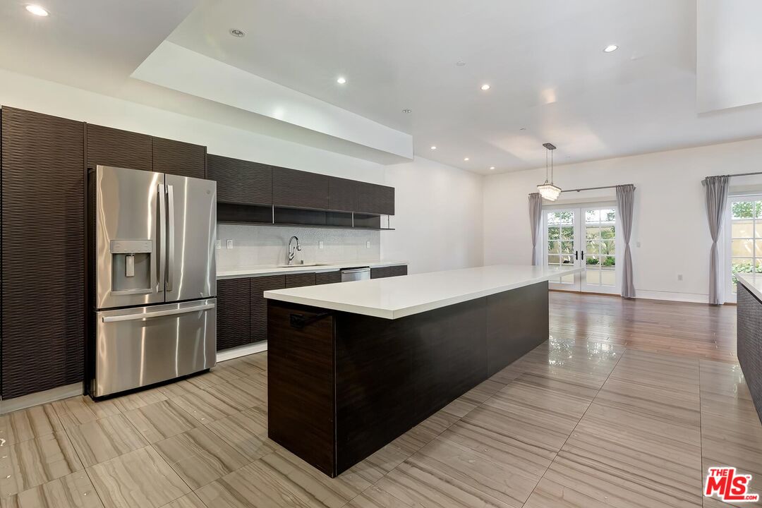 225 S Hamilton Dr Unit: 106