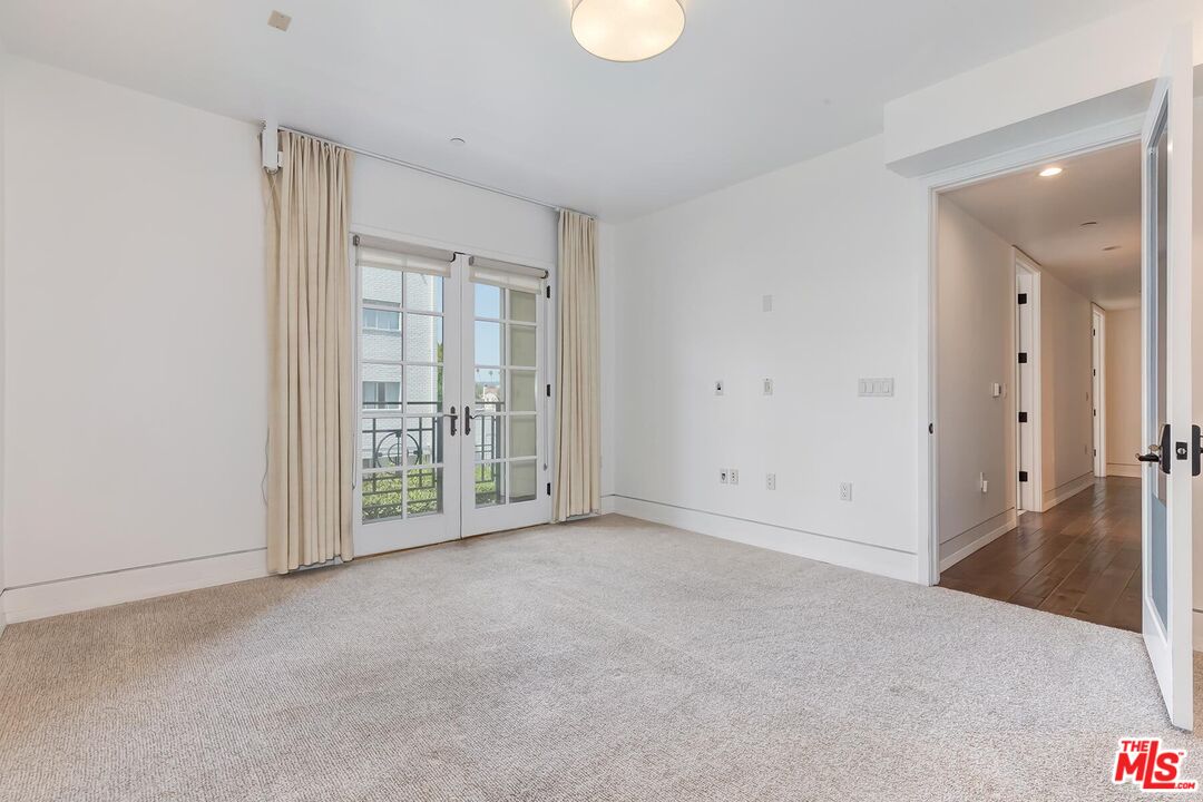 225 S Hamilton Dr Unit: 106